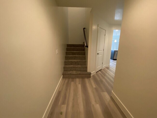 Building Photo - Beautiful 4 bed and 2.5 Bath in Desert Bluff Townhomes at Desert Canyons