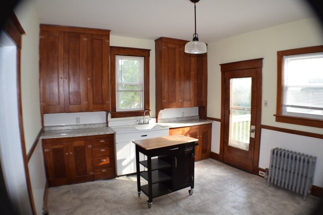 Building Photo - 123 Reynolds St