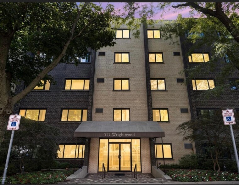 Building Photo - 515 W Wrightwood Ave