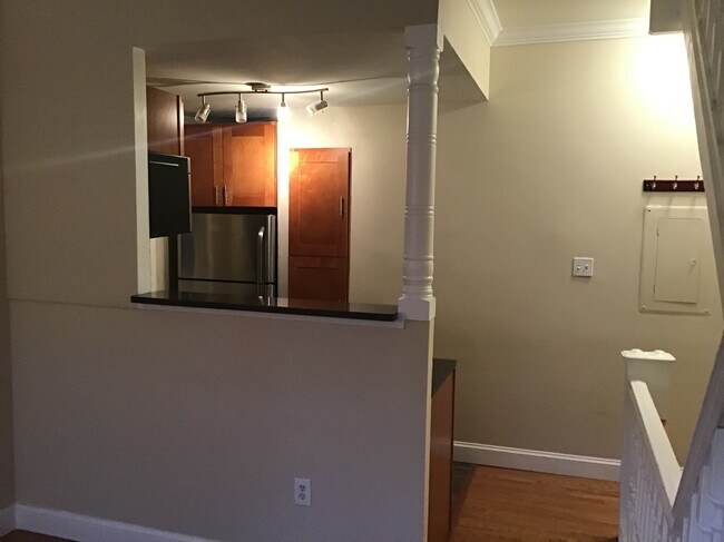 Building Photo - 703 Manton St