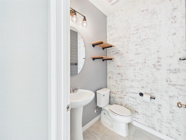 Building Photo - 5164 Chickadee St