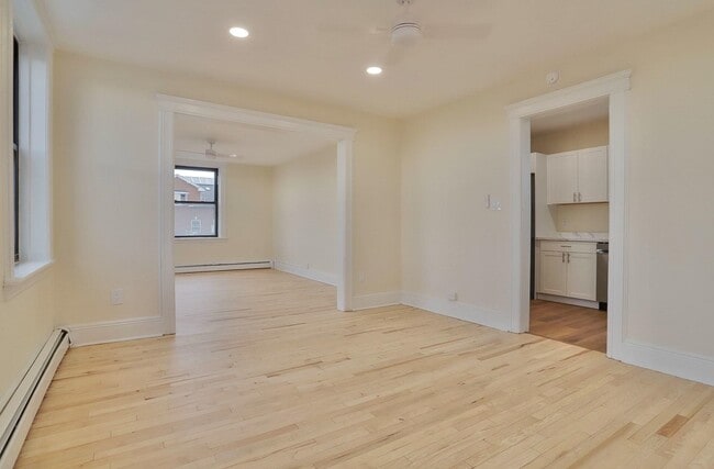 Building Photo - 327 8th St