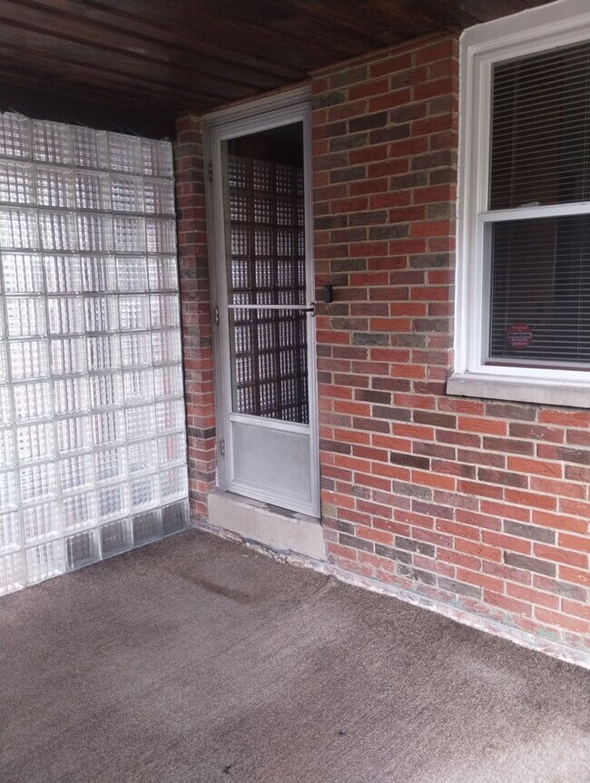 Building Photo - Quaint Duplex with a private Basement, Garage Space & Patio