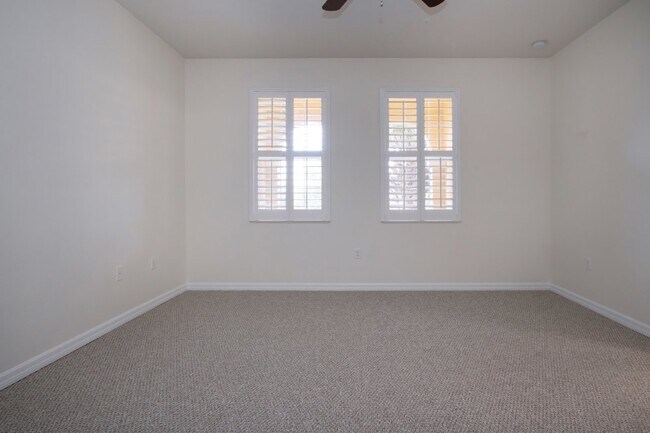 Building Photo - 3 Bedroom 2.5 Bath Townhome San Michele