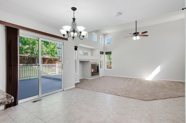 Building Photo - 10373 Ravenswood Way