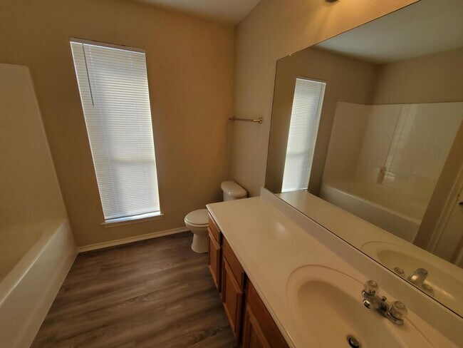 Building Photo - Spacious 4 bedroom home!  Dallas ISD