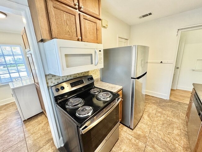 Building Photo - 3880 Spottswood Ave