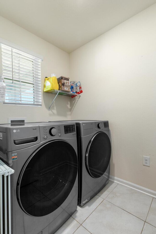 Building Photo - 86186 Mainline Rd