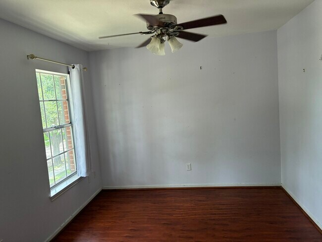 Building Photo - 4635 Meadow Green Dr