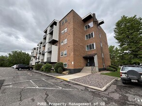 Building Photo - Updated 1 bedroom/1 bath condo!!