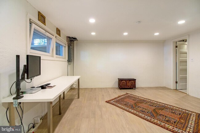 Building Photo - 2224 Observatory Pl NW