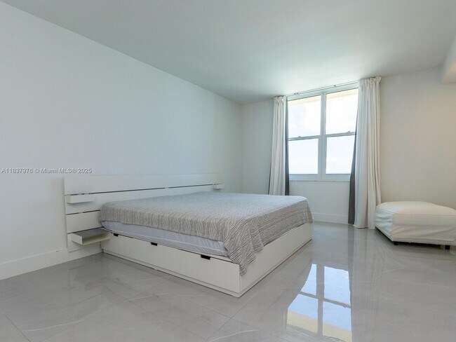 Building Photo - 2501 S Ocean Dr