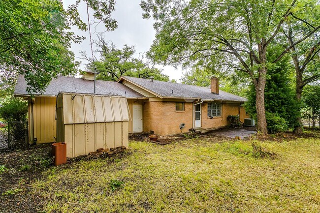 Building Photo - Ready for New Tenants- Large 3 bed, 2 bath...