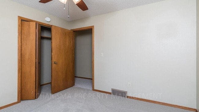 Building Photo - MULTI-LEVEL 3 BD, 2 BA HOUSE WITH FENCED IN YARD, DOUBLE ATTACHED GARAGE, SHED, MURPHY BED, 3 FAM...