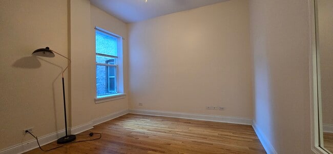 Building Photo - 6812 N Wayne Ave