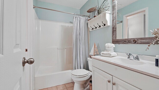 Building Photo - 17620 Front Beach Rd