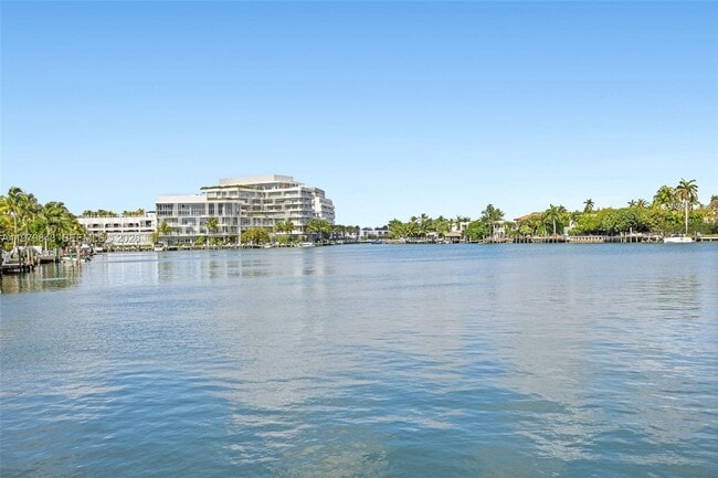 Building Photo - 4710 Pine Tree Dr