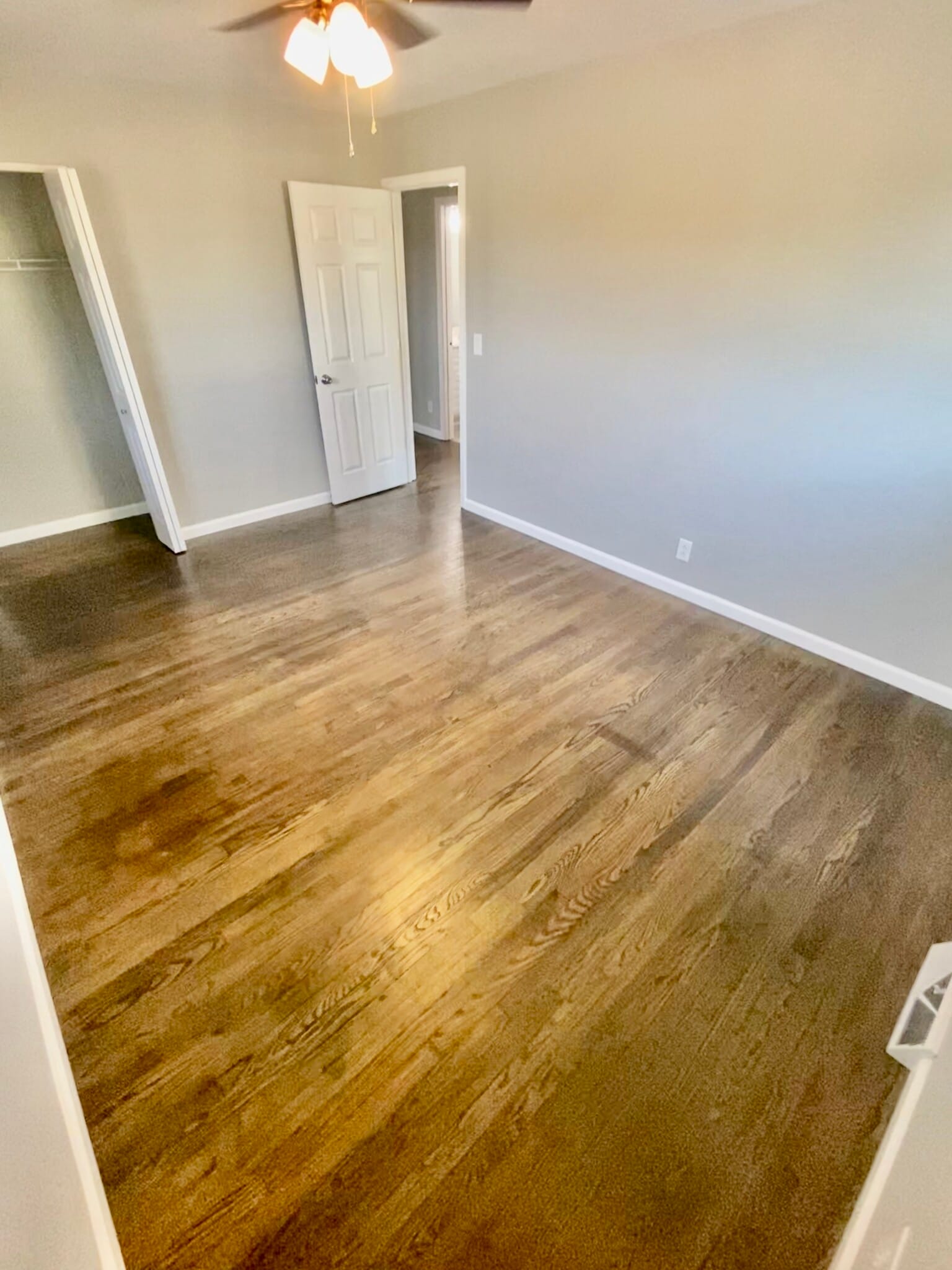 Main floor large bedroom - 312 Crestview Dr