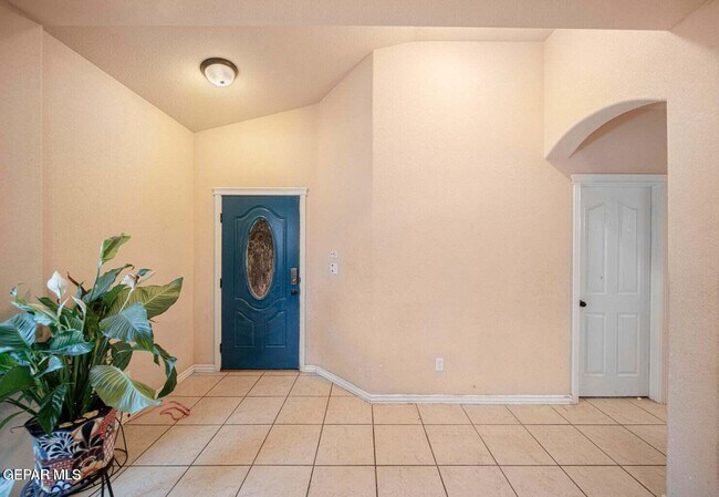 Building Photo - 2924 Pino Triste Dr