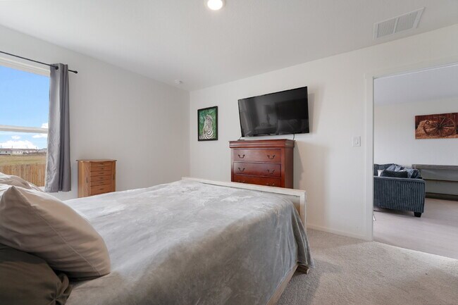 Building Photo - "NO RENT UNTIL SEP 1! Charming 4-Bedroom Oasis with 2 Full Baths in Converse - 1500 Sq Ft of Comf...