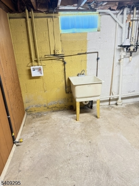 Building Photo - 172 Kanouse St