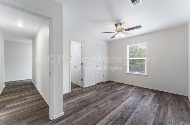 Building Photo - 955 S Benchmark Ln