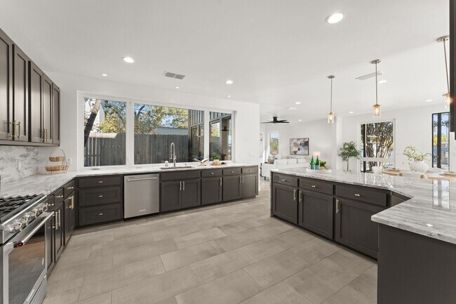 Building Photo - 3814 Wadford St