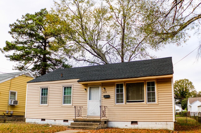 Primary Photo - 2019 S Whitehill Dr