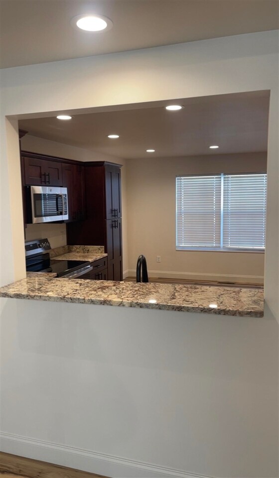 Building Photo - 144 Hillridge Ct