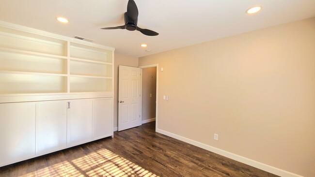 Building Photo - Gorgeous Single Story Condo in Folsom!