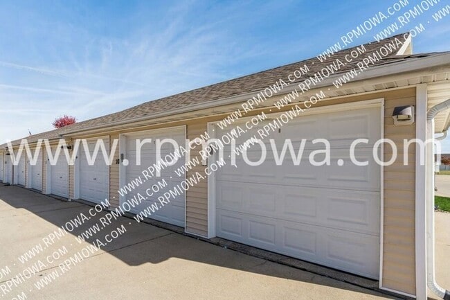 Building Photo - 1845 SW White Birch Cir