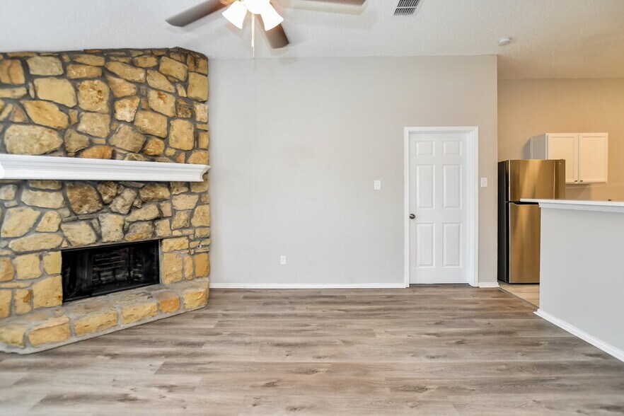 Building Photo - 2208 Sumac Dr