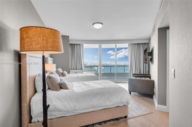 Building Photo - 1643 Brickell Ave
