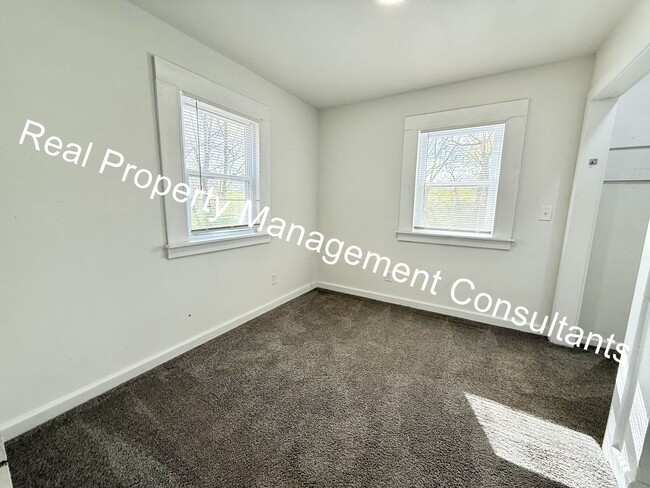 Building Photo - $500 off First Months Rent on Spacious 4 B...
