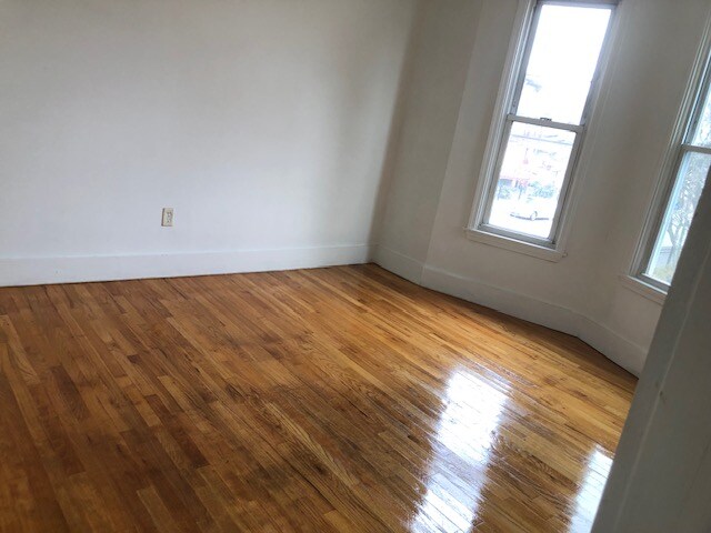 Building Photo - 94 Glen St