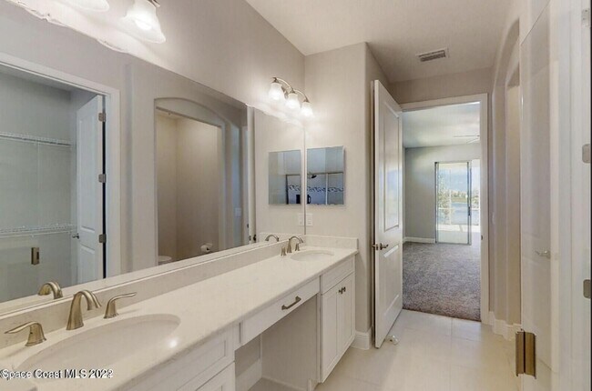 Building Photo - 2746 Spur Dr