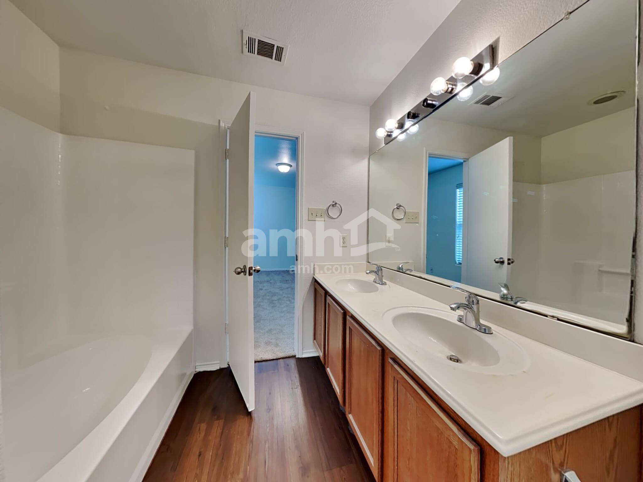 Building Photo - 1966 Courtside Dr