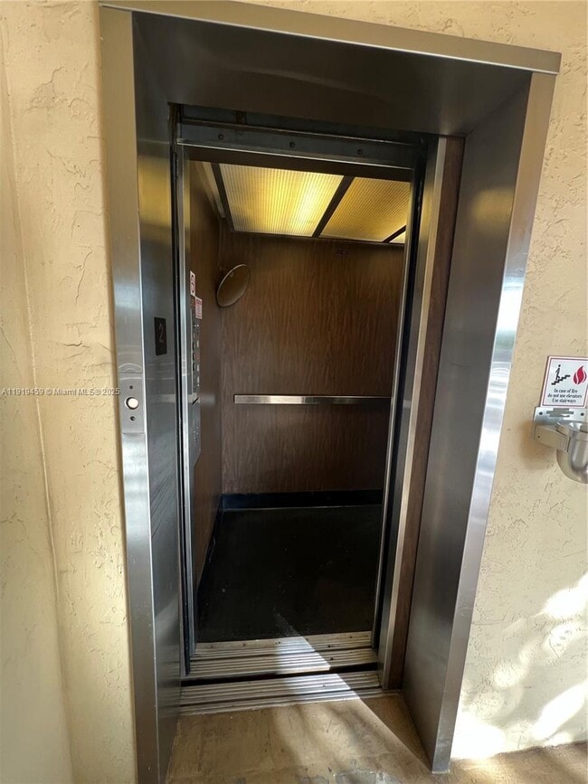 Building Photo - 301 Cambridge Rd