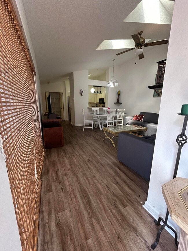 Building Photo - 1593 Hawthorne Pl