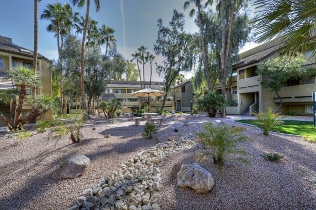 Building Photo - Dobson Bay Club