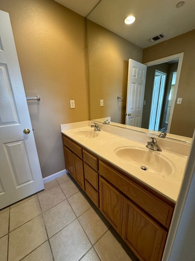 Building Photo - Sycamore Ranch 4 Bedroom Home For Rent