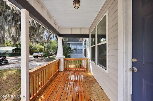 Building Photo - Charming 2-Bed, 1-Bath House