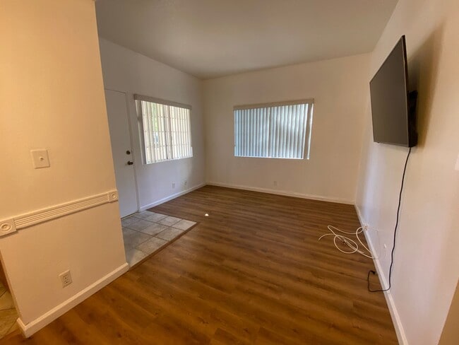 Building Photo - 2 BEDROOM DOWNSTAIRS END UNIT WITH PATIO