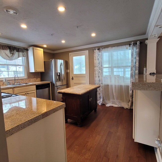 Building Photo - Upper St. Clair 4 Bedroom Home - In ground...