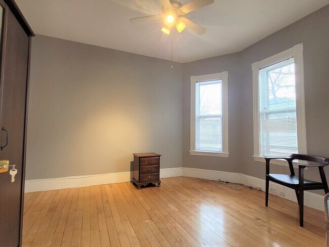 Building Photo - 25 Martin St