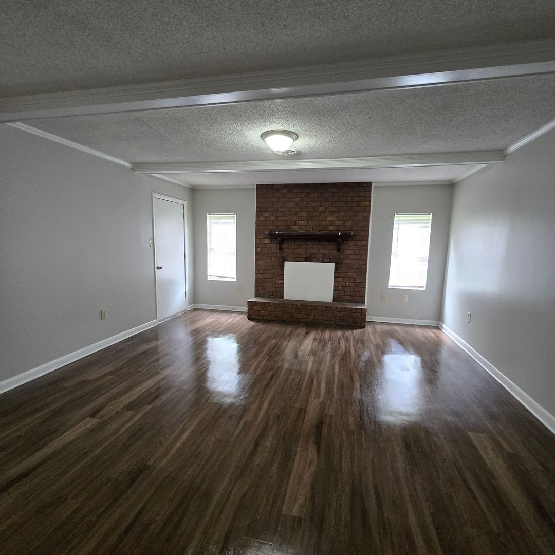 Building Photo - 1555 Staunton Dr