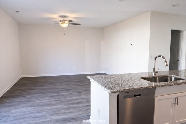 Building Photo - Three bedroom, 2.5 bath townhome in Whitsett