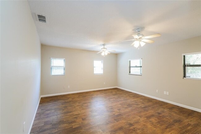 Building Photo - 9933 Lake Dr