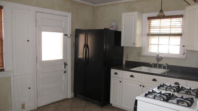 Building Photo - NOW PRE-LEASING-AVAILABLE LATE MAY