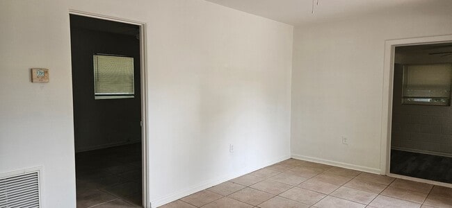 Building Photo - 139 N Kentucky Ave